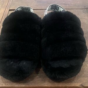 Black Fuzzy Slippers by Australia Uggs
Size 6 kids size 8 women’s